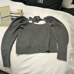 Cute sweater NWOT no pets non smoker size SMALL